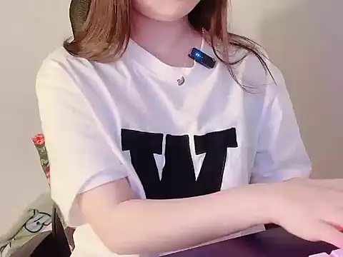 hunhun122 online show from April 1, 7:55 pm