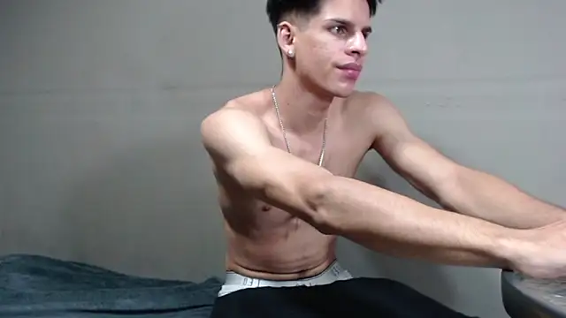 ConradGrayson78 online show from April 2, 11:35 pm