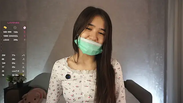 CherrylLlams online show from April 10, 5:50 pm