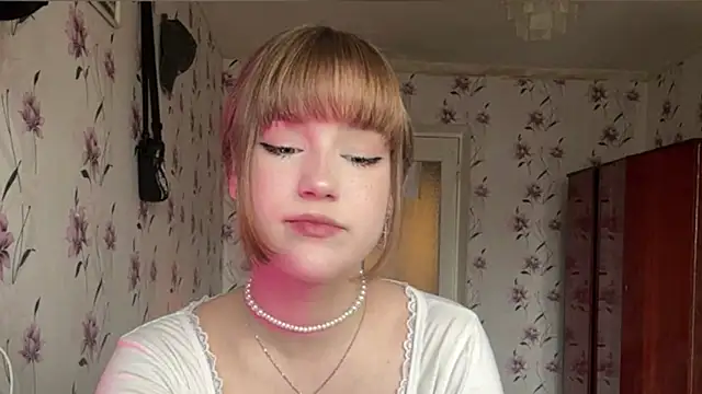 AnnaWasp online show from April 8, 5:29 am