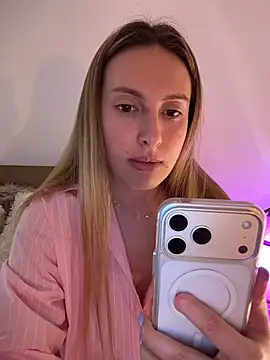 EvaRyen  online show from March 13, 4:13 pm