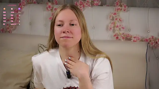 Snapshot of LashandaDevoto chatting on May 10, 11:37 am LashandaDevoto online show from May 10, 11:37 am