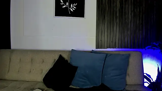 Safiro Evans online show from April 22, 1:34 pm