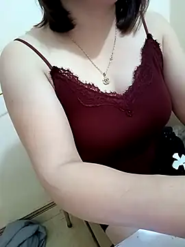 SingleeMomm online show from March 13, 6:20 am