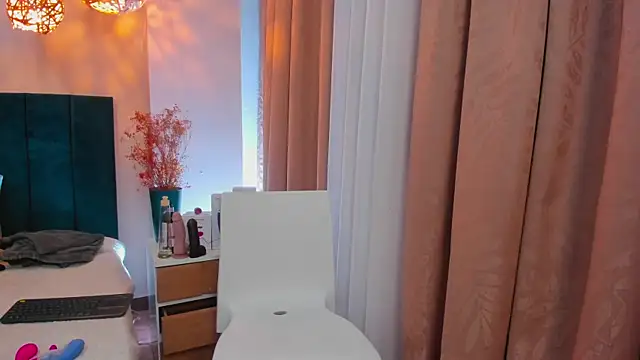 SabrinaWarren  online show from June 2, 12:56 am