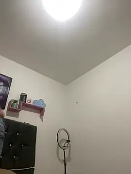 LINDA EF online show from April 11, 12:31 pm