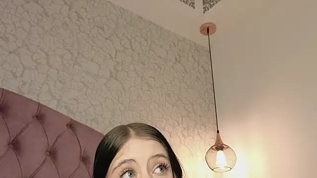 saraa joness  online show from March 14, 8:36 pm