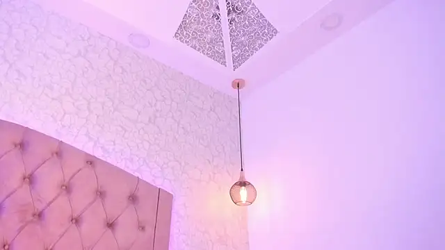 Snapshot of saraa_joness_ chatting on June 22, 7:22 pm saraa joness online show from June 22, 7:22 pm