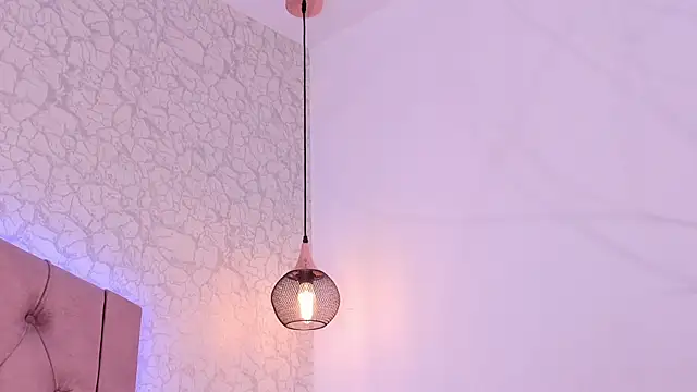 Snapshot of saraa_joness_ chatting on July 7, 7:29 pm saraa joness online show from July 7, 7:29 pm