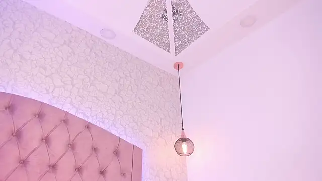 Snapshot of saraa_joness_ chatting on July 17, 7:30 pm saraa joness online show from July 17, 7:30 pm