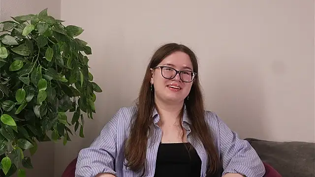 LinseyBellisario online show from March 14, 11:48 am