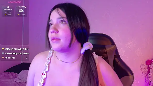 Snapshot of Julieth_Caandy chatting on July 3, 12:06 am Julieth Caandy online show from July 3, 12:06 am