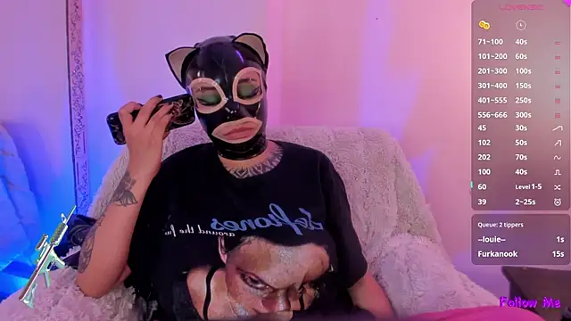 Snapshot of psychodoll_11 chatting on April 30, 9:52 pm psychodoll 11 online show from April 30, 9:52 pm