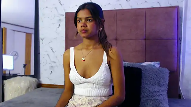 Daniela Lunax online show from April 11, 3:55 am
