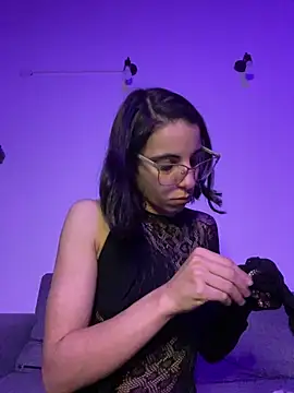 Poison Ivy 29 online show from April 28, 10:37 pm