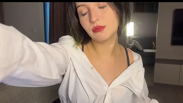 Snapshot of emilyy_xoxo chatting on April 1, 2:56 am emilyy xoxo online show from April 1, 2:56 am