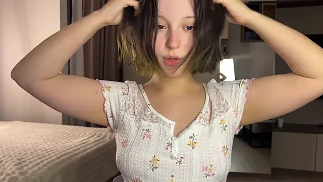 Snapshot of emilyy_xoxo chatting on April 15, 11:50 am emilyy xoxo online show from April 15, 11:50 am