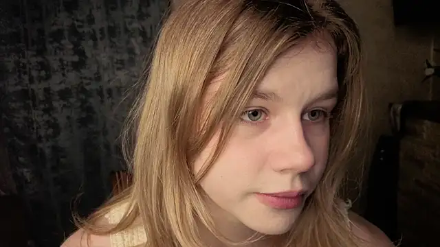 Snapshot of AureliaAngel chatting on May 25, 10:05 pm AureliaAngel online show from May 25, 10:05 pm