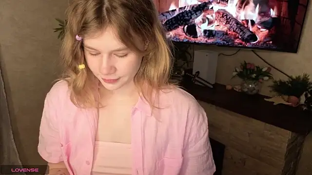 Snapshot of AureliaAngel chatting on May 29, 12:08 am AureliaAngel online show from May 29, 12:08 am