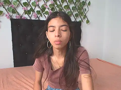 Sweet Scarlett  online show from April 14, 2:01 pm