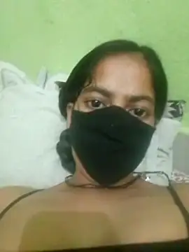 Snapshot of nidhiyadav00 chatting on April 15, 6:37 pm nidhiyadav00 online show from April 15, 6:37 pm