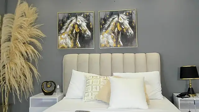 VaniaRouse online show from March 29, 2:28 pm