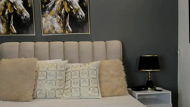 VaniaRouse online show from April 2, 2:26 pm