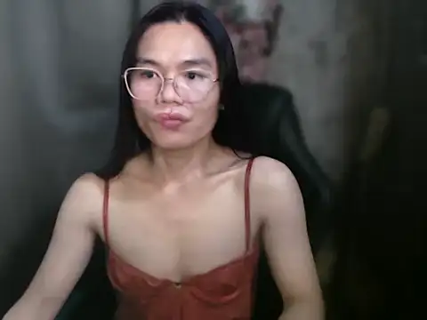 Snapshot of small_13 chatting on July 7, 7:29 pm small 13 online show from July 7, 7:29 pm