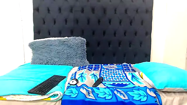 Snapshot of Dark_Slim_Thick chatting on April 19, 7:05 pm Dark Slim Thick online show from April 19, 7:05 pm