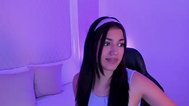 Snapshot of cristin_collins chatting on April 11, 4:33 pm cristin collins online show from April 11, 4:33 pm