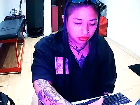 Snapshot of kinki_vi chatting on March 12, 11:00 pm kinki vi online show from March 12, 11:00 pm