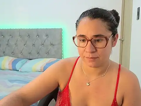 Snapshot of estrellajunior chatting on June 9, 11:22 am estrellajunior online show from June 9, 11:22 am