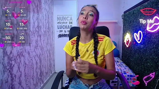 Snapshot of sandra_petite19 chatting on July 4, 3:56 am sandra petite19 online show from July 4, 3:56 am