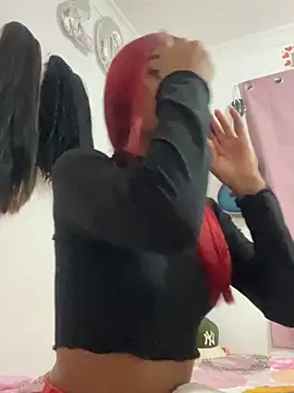 Snapshot of Lucy-Sweet22 chatting on April 7, 3:29 am Lucy-Sweet22 online show from April 7, 3:29 am