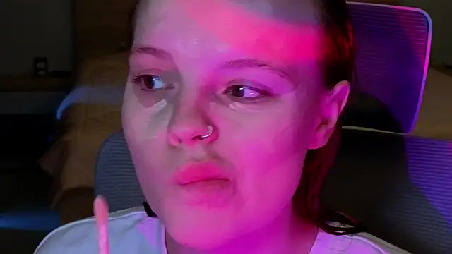 mollybossy online show from April 13, 12:16 am