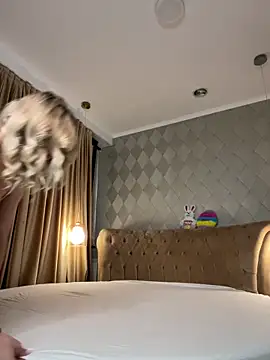 KimmBliss online show from April 7, 7:03 pm