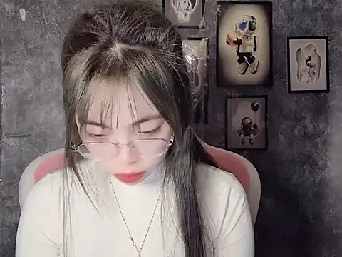 Snapshot of Suzuka99 chatting on March 13, 8:32 am Suzuka99 online show from March 13, 8:32 am