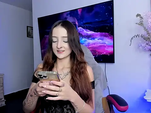 Snapshot of Lilyt_Cooper chatting on April 27, 10:30 pm Lilyt Cooper online show from April 27, 10:30 pm