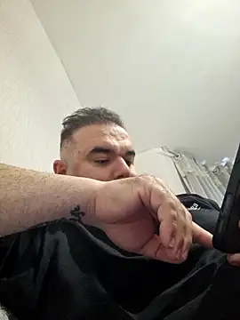 Snapshot of bigmillz32 chatting on March 25, 1:28 pm bigmillz32 online show from March 25, 1:28 pm