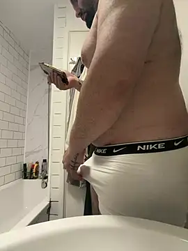 Snapshot of bigmillz32 chatting on March 29, 12:54 am bigmillz32 online show from March 29, 12:54 am