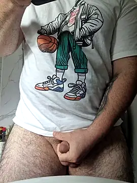 Snapshot of bigmillz32 chatting on April 4, 3:20 pm bigmillz32 online show from April 4, 3:20 pm