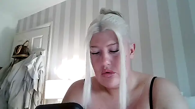 Lexi Laura online show from April 23, 6:14 am