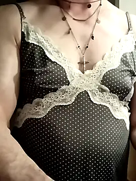 Snapshot of stephie83 chatting on March 27, 8:19 pm stephie83 online show from March 27, 8:19 pm