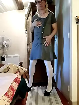 Snapshot of stephie83 chatting on April 4, 3:31 pm stephie83 online show from April 4, 3:31 pm