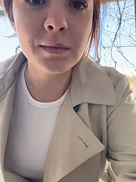 jessslovely online show from April 16, 7:53 am