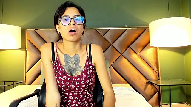 Snapshot of Emily_Lopera chatting on June 20, 2:14 am Emily Lopera online show from June 20, 2:14 am