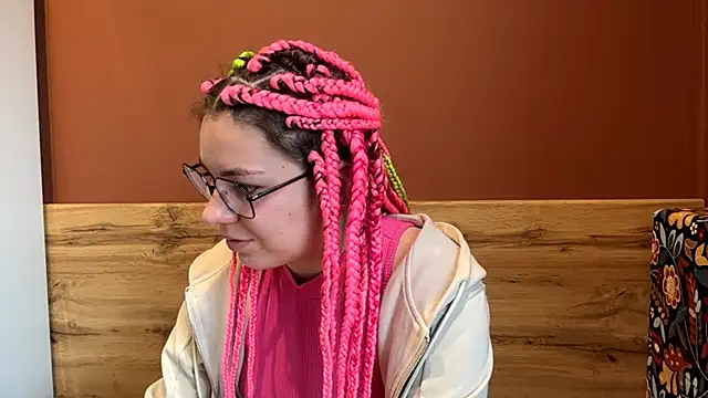 Snapshot of KlairRoms chatting on March 17, 4:06 am KlairRoms online show from March 17, 4:06 am