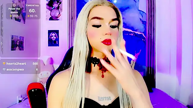 Snapshot of blonde_queen- chatting on May 19, 1:56 am blonde queen- online show from May 19, 1:56 am