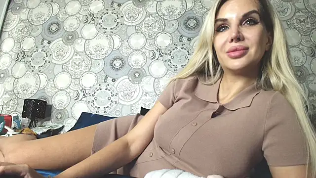 SexyQueenNina online show from November 1, 10:45 pm