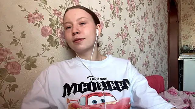 EleneShedden online show from March 15, 12:44 pm